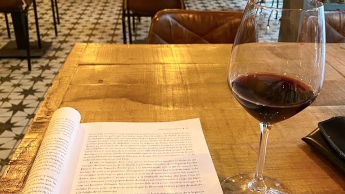 Celebra el día del libro con aperitivo