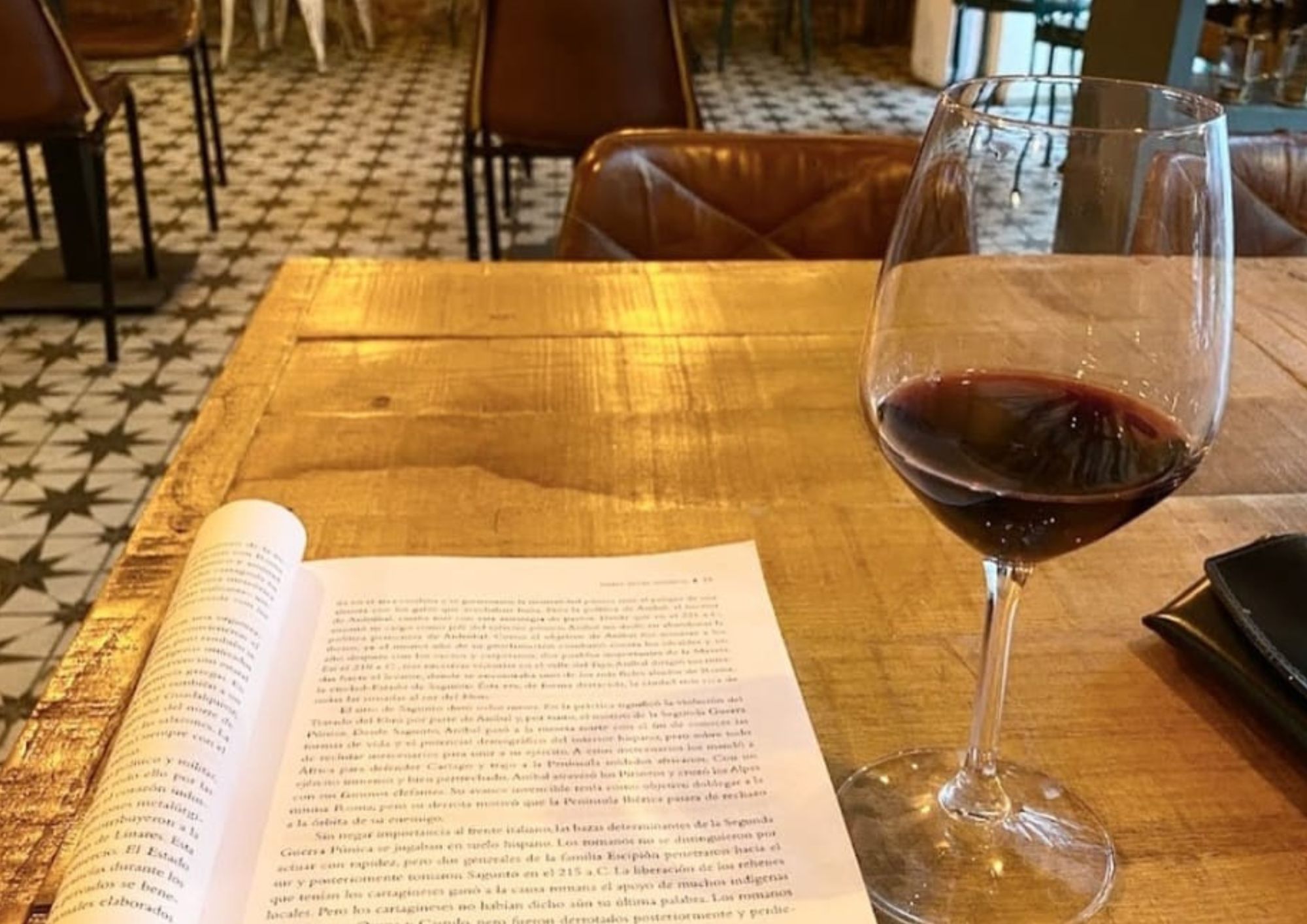 Celebra el día del libro con aperitivo